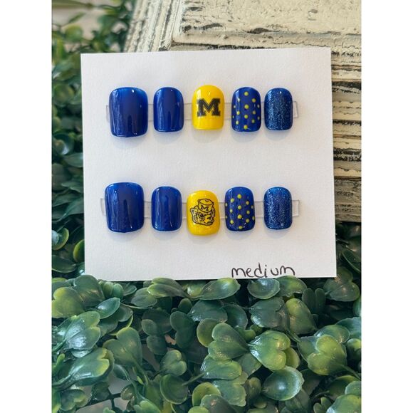 Michigan University - Handpainted/Designed Reusable Press on Nails - Picture 1 of 7